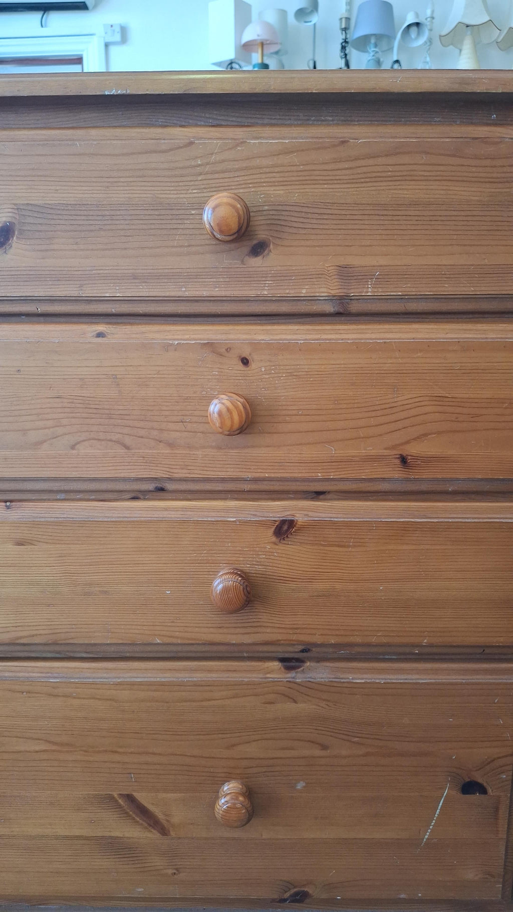 Pine chest of drawers