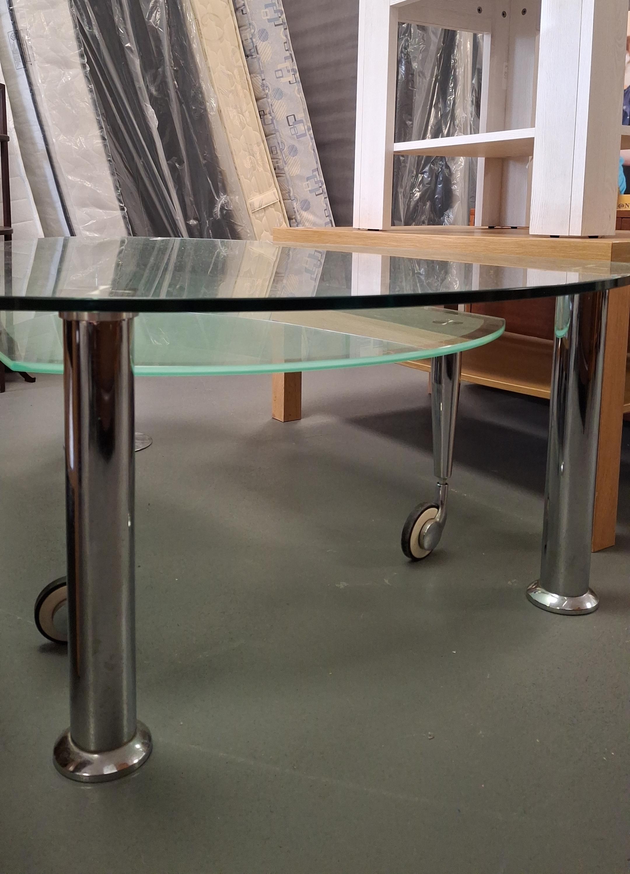 Glass swivel table