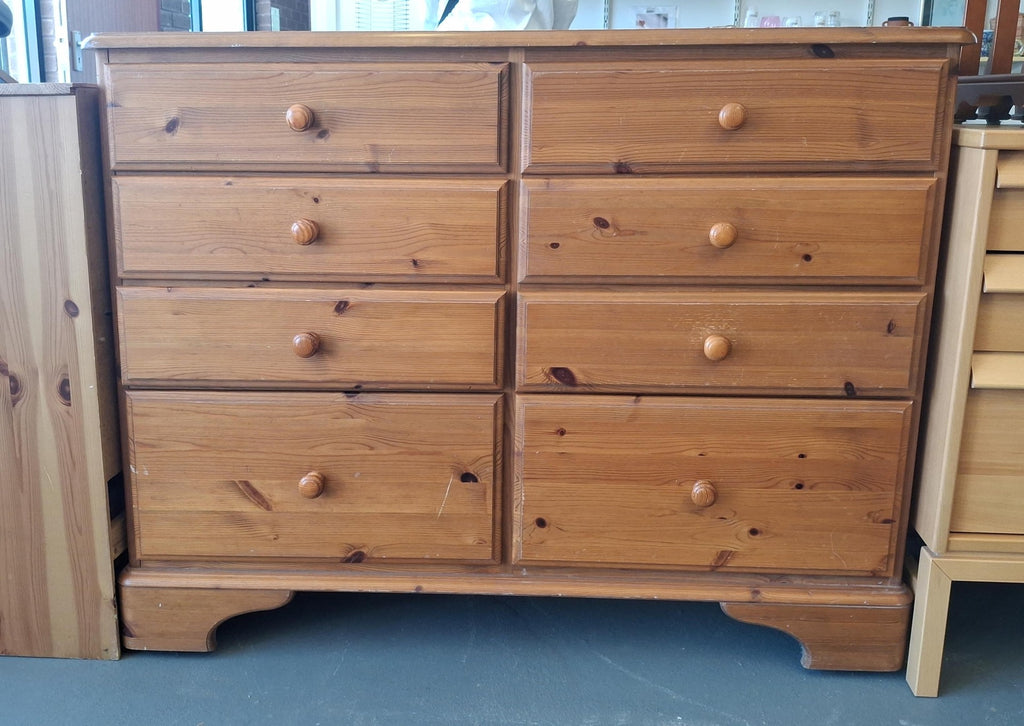 Pine chest of drawers