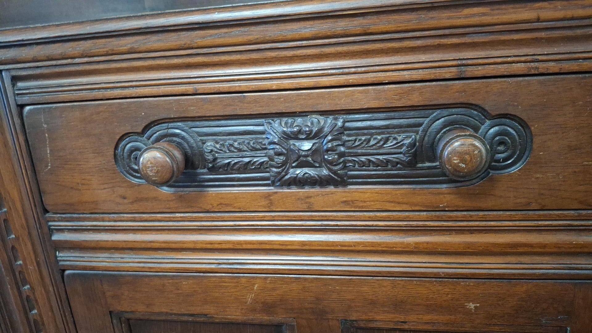 Oak dresser/cabinet