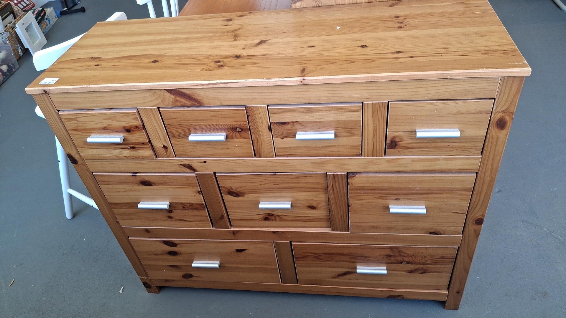 Pine chest of drawers