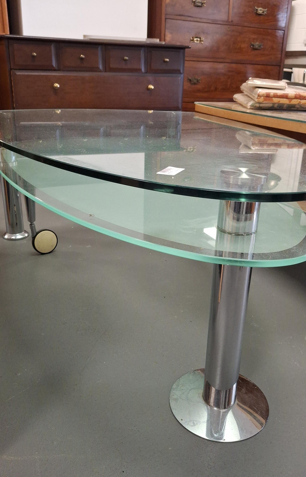 Glass swivel table