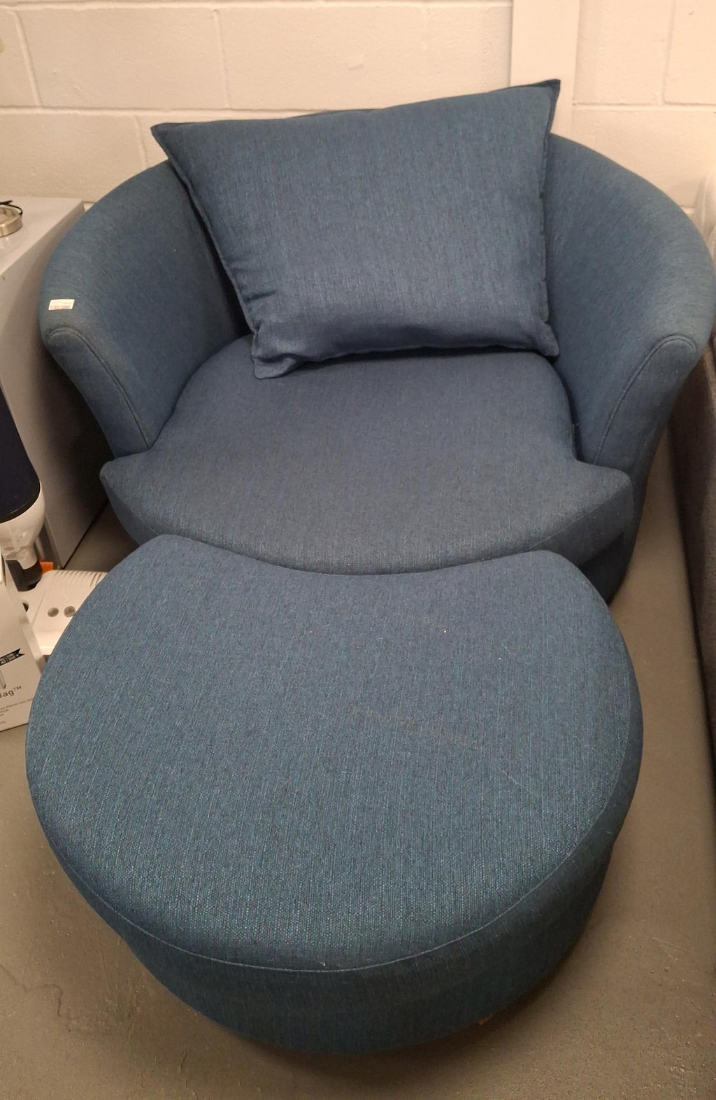 Navy cwtch chair