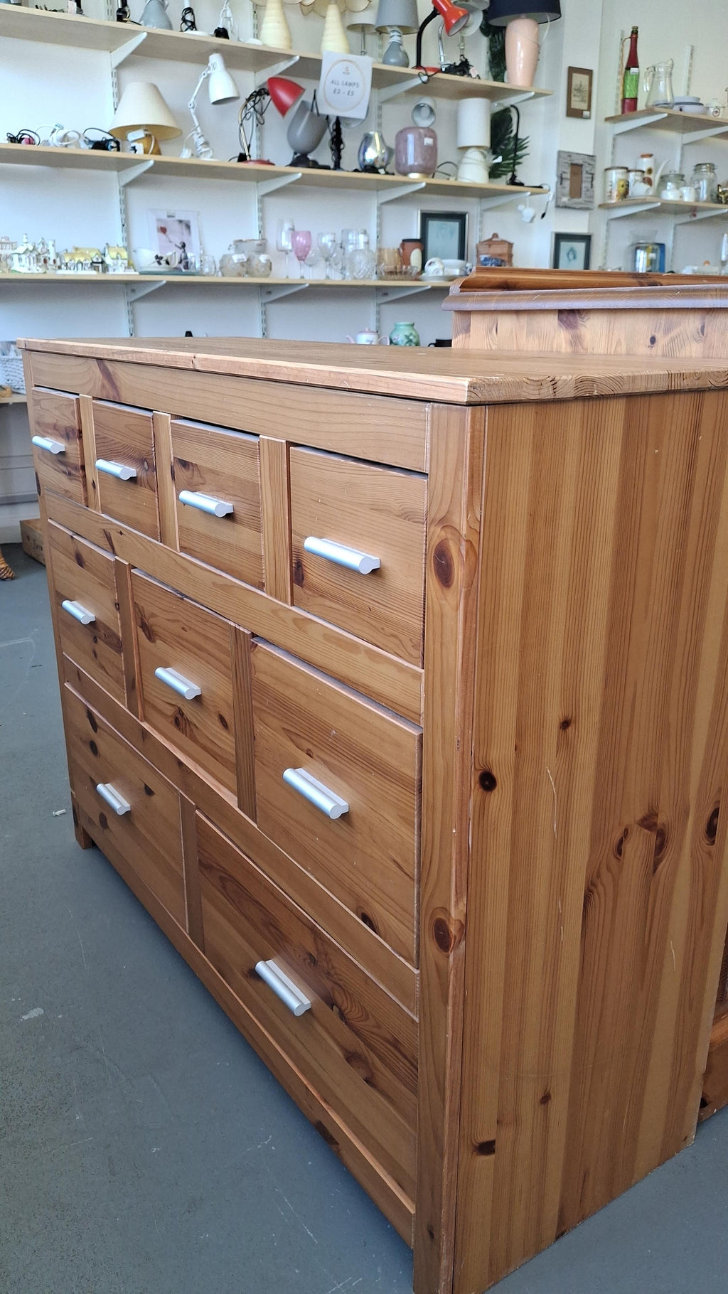 Pine chest of drawers