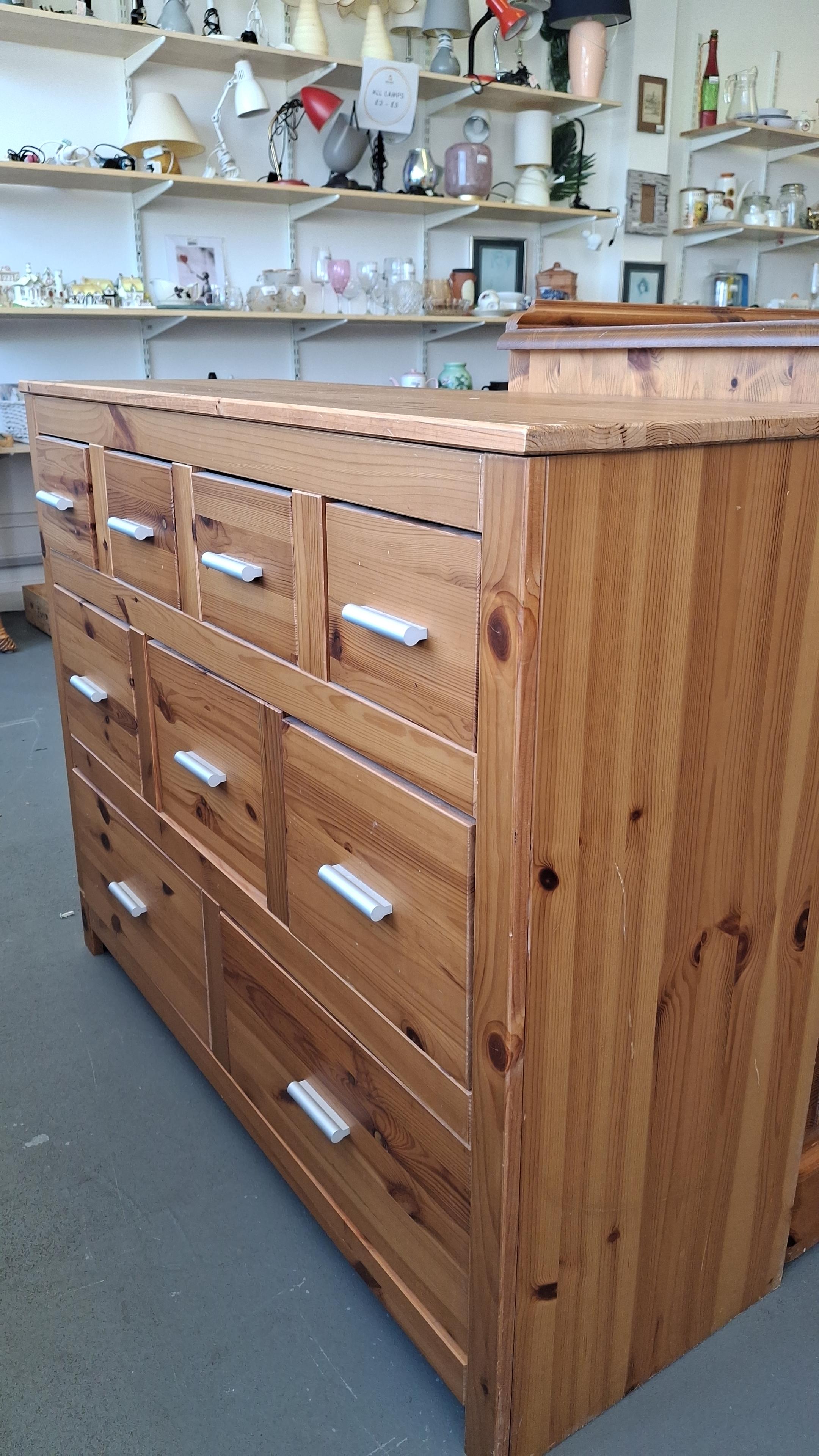 Pine chest of drawers