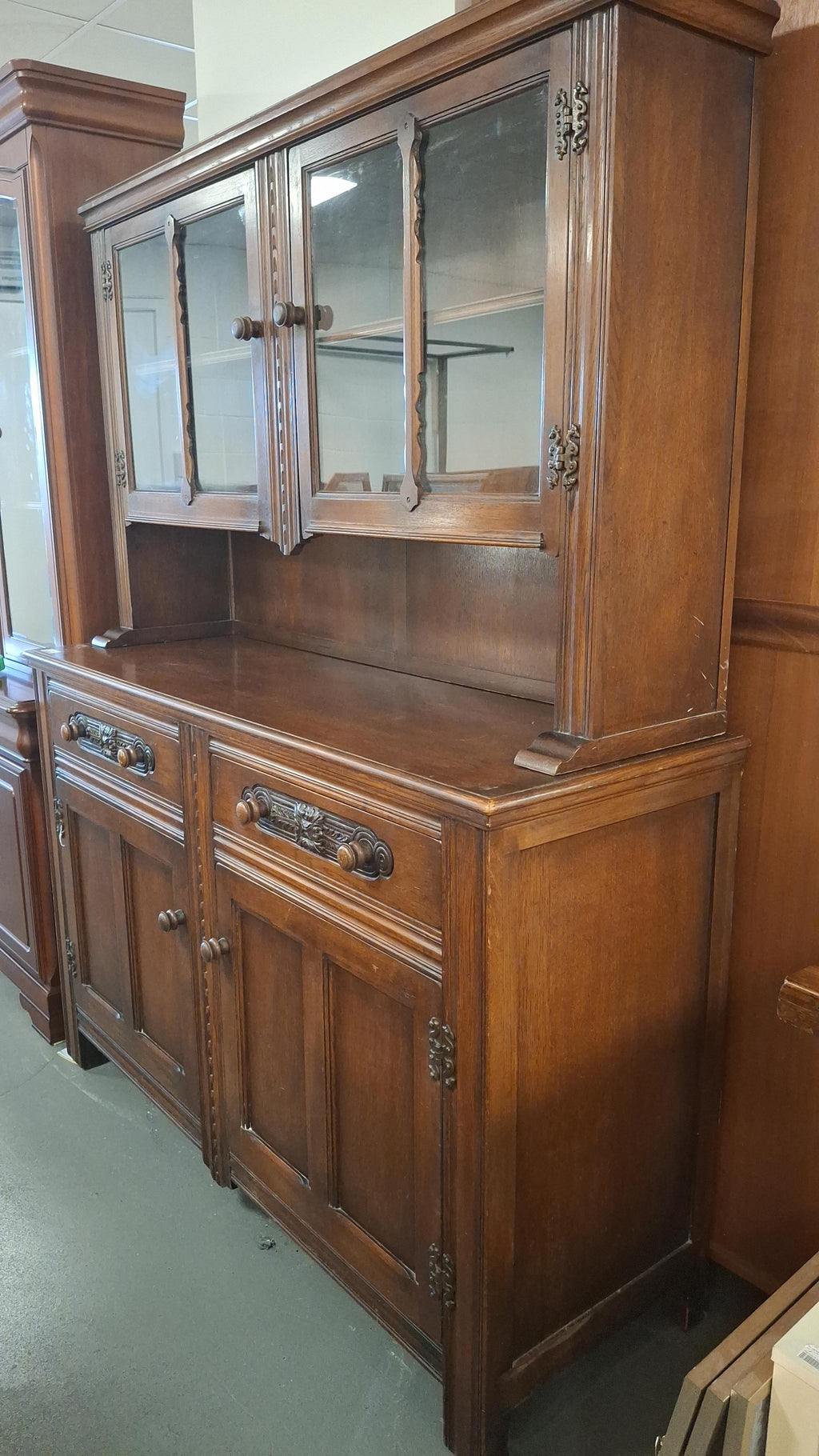 Oak dresser/cabinet