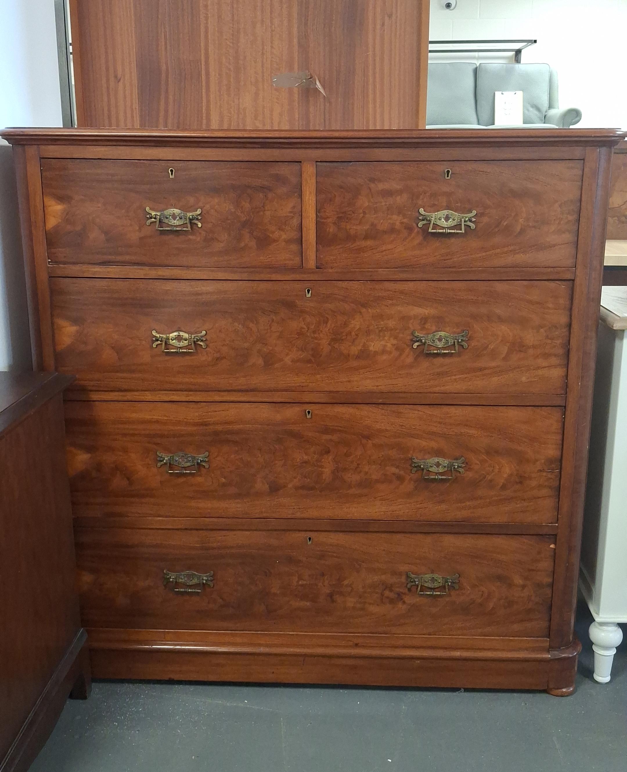 Georgian chest of drawers