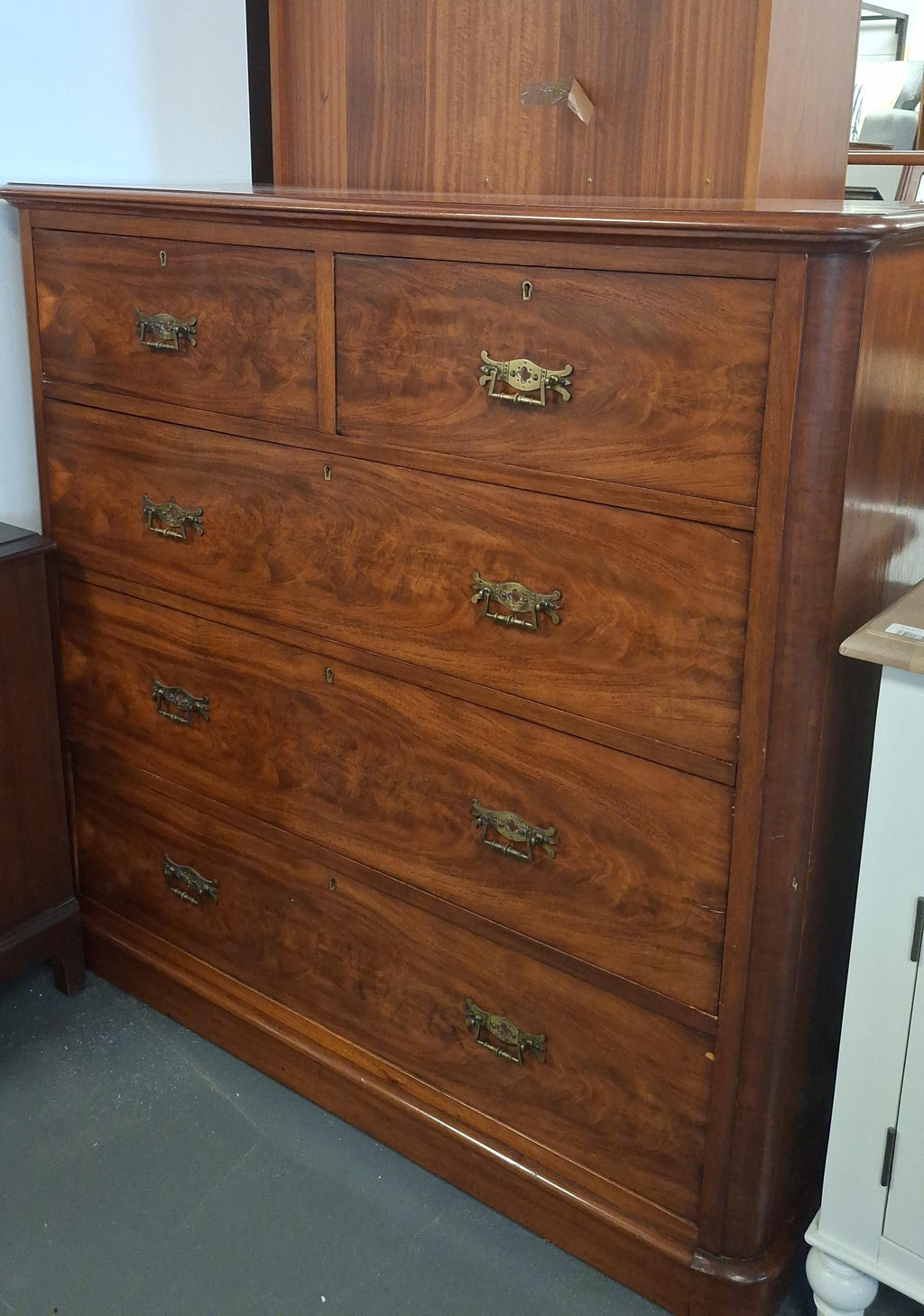 Georgian chest of drawers